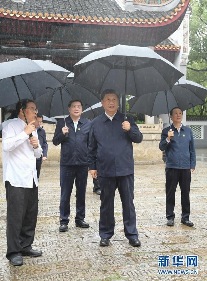 习近平在湖南大学岳麓书院考察调研，了解人才培养、文化传承等情况。.jpeg