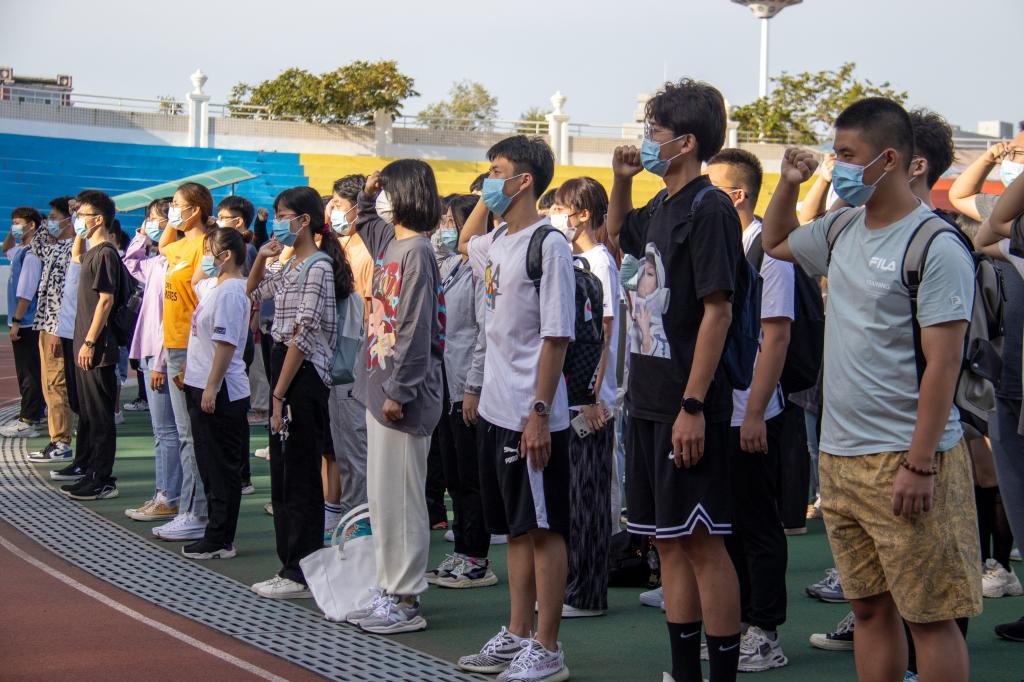 东北林业大学举行“弘扬塞罕坝精神 勇担新时代使命” 暨新学期开学主题升国旗仪式.jpg