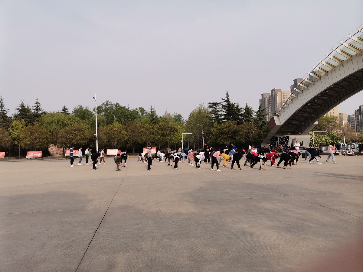 河南理工大学机械学院全力备战春季运动会.jpg