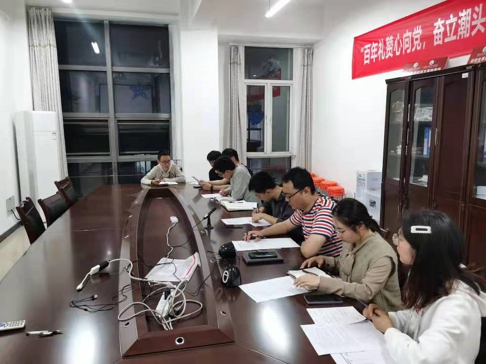 第三党小组开展组织生活会.jpg